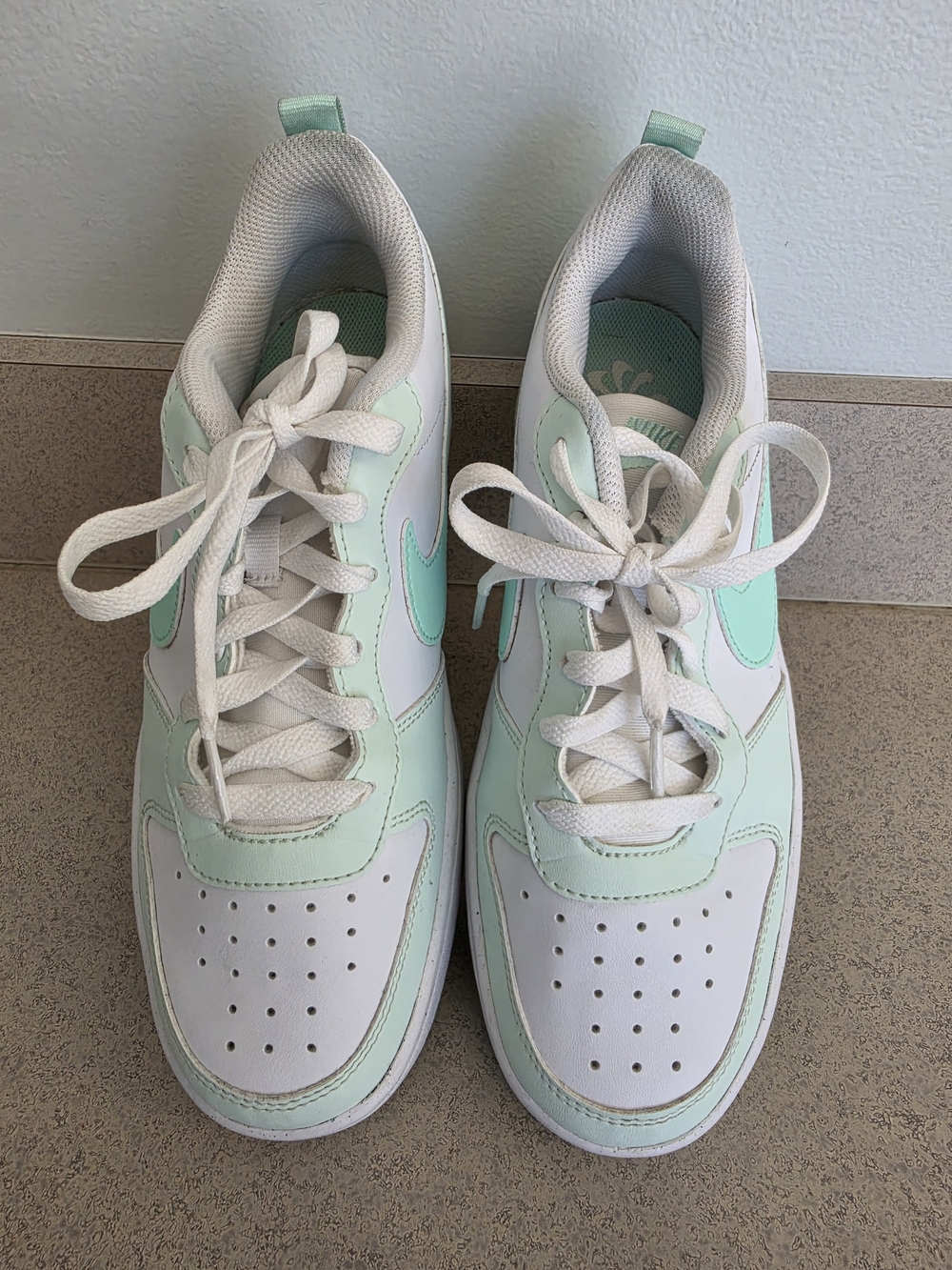 Nike Women's Low-Top Sneakers in Mint and White